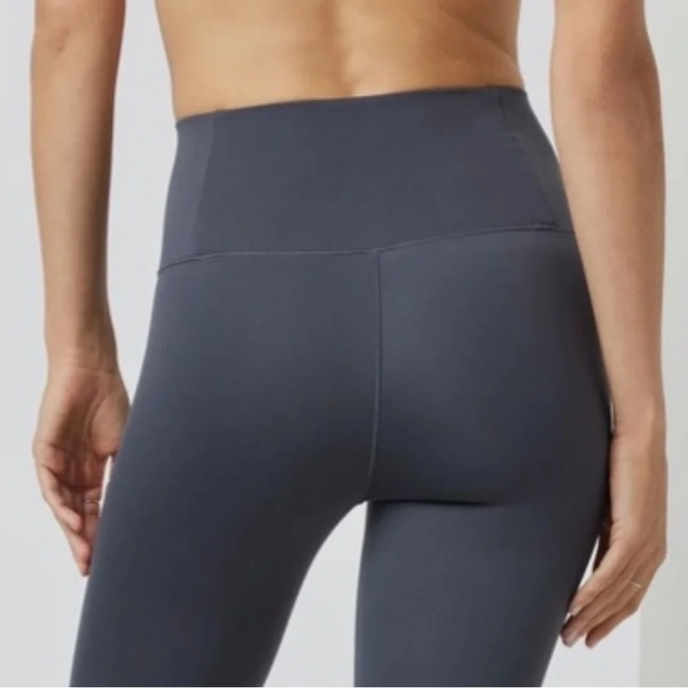 Vuori Women's Charcoal Leggings - Picture 5 of 6